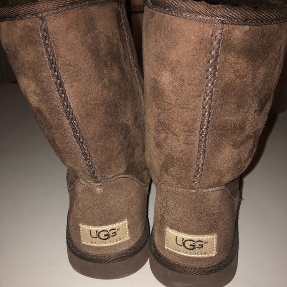 Size 6 Short, Chocolate Uggs women’s - Picture 2 of 4
